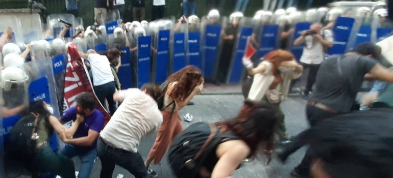 Gezi yıldönümünde gazetecilere gözaltı ve polis müdahalesi