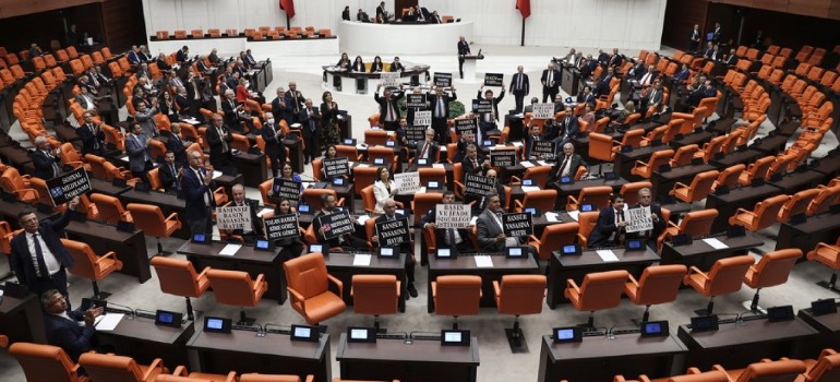 Basın ve ifade özgürlüğü grupları Meclise sunulan dezenformasyon yasa tasarısını kınadı