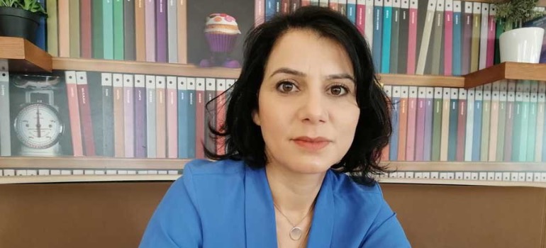 Darp edilerek gözaltına alınan gazeteciye 