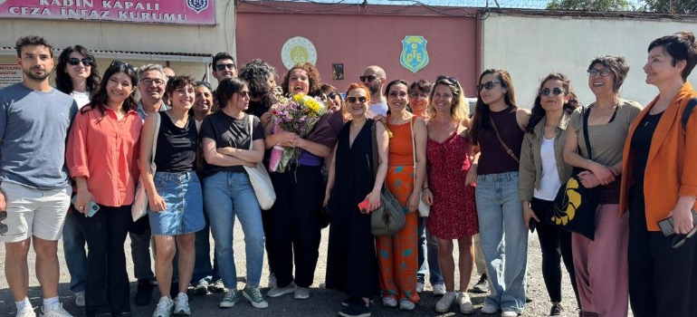 Gazeteci Elif Akgül: 