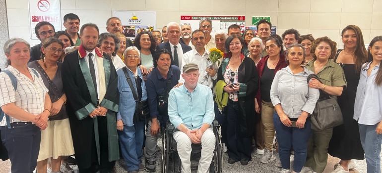 Gazeteci Ercüment Akdeniz 8 ay tutuklu kaldığı davadan beraat etti